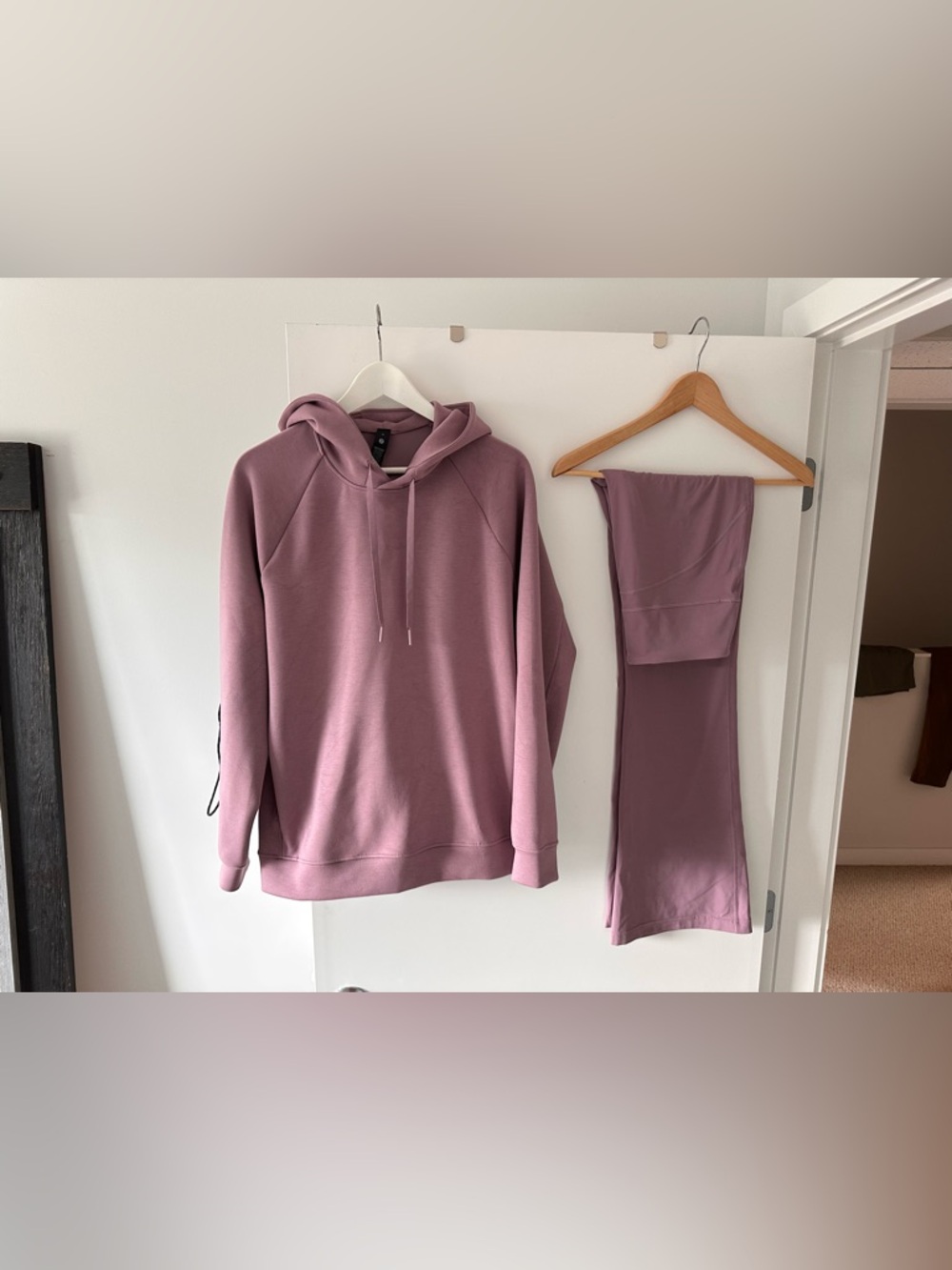 Lululemon Men’s Pullover M and Women’s Flare leggings 10